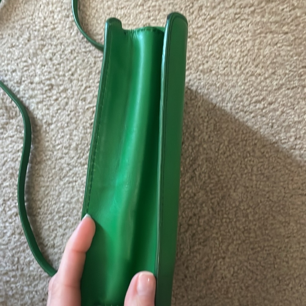Marc Jacobs Emerald Green Leather Crossbody Bag with Gold Hardware - Picture 4 of 10
